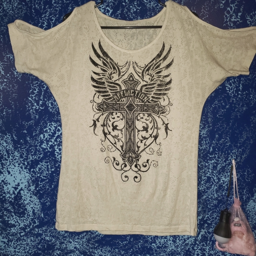 ♡♡**AFFLICTION** Sexy Cold Shoulder Shirt♡♡